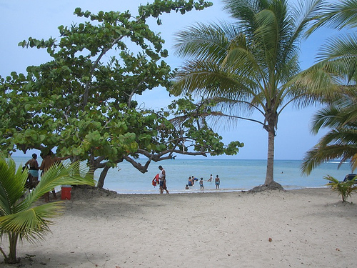 Aamu Puerto Platan rannalla.