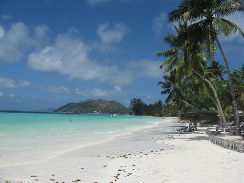 Valokuva: hiekkaranta Seychelleillä.