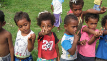 Ryhmä lapsia Fidzillä.