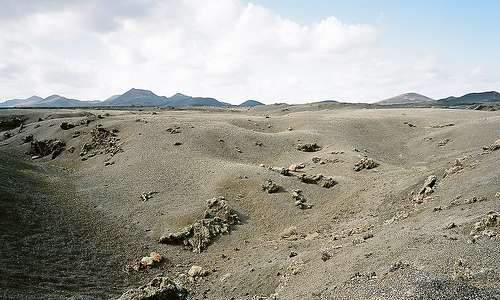 Lanzaroten mustaa hiekkaa. Kuva: Santiago Begueria.