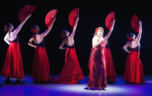 Flamenco-tanssijoita ja laulaja
